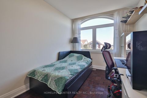 Photo 30 at 86 Venice Gate Drive, Vellore Village, Vaughan