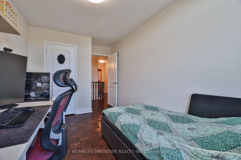 Photo 31 at 86 Venice Gate Drive, Vellore Village, Vaughan