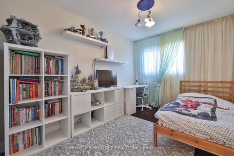 Photo 32 at 86 Venice Gate Drive, Vellore Village, Vaughan