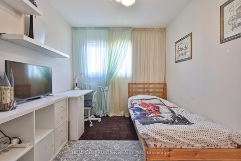 Photo 33 at 86 Venice Gate Drive, Vellore Village, Vaughan