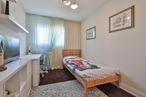 Photo 34 at 86 Venice Gate Drive, Vellore Village, Vaughan