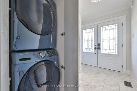 Photo 38 at 86 Venice Gate Drive, Vellore Village, Vaughan