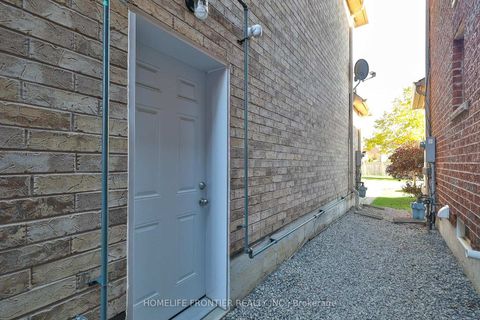 Photo 42 at 86 Venice Gate Drive, Vellore Village, Vaughan