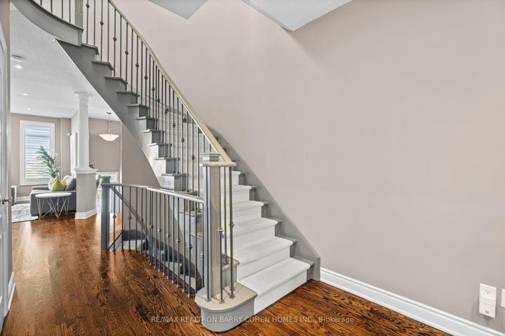 Photo 12 at 28 Mistywood Crescent, Patterson, Vaughan