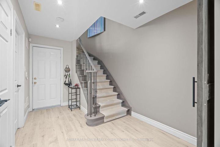 Photo 23 at 28 Mistywood Crescent, Patterson, Vaughan