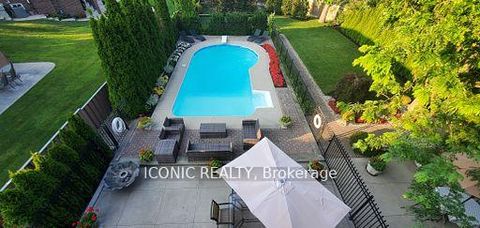 Photo 2 at 44 Wigwoss Drive, East Woodbridge, Vaughan