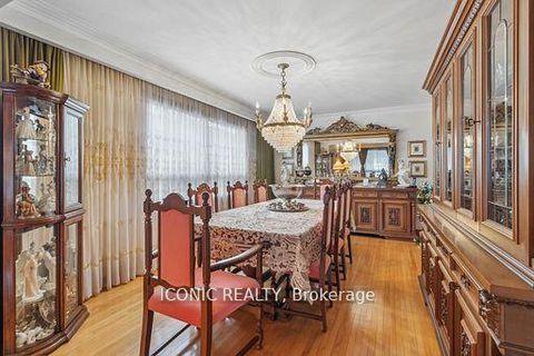 Photo 5 at 44 Wigwoss Drive, East Woodbridge, Vaughan