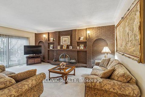 Photo 7 at 44 Wigwoss Drive, East Woodbridge, Vaughan