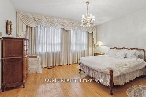 Photo 10 at 44 Wigwoss Drive, East Woodbridge, Vaughan
