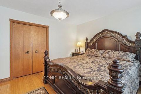 Photo 11 at 44 Wigwoss Drive, East Woodbridge, Vaughan