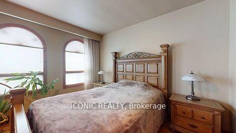 Photo 12 at 44 Wigwoss Drive, East Woodbridge, Vaughan