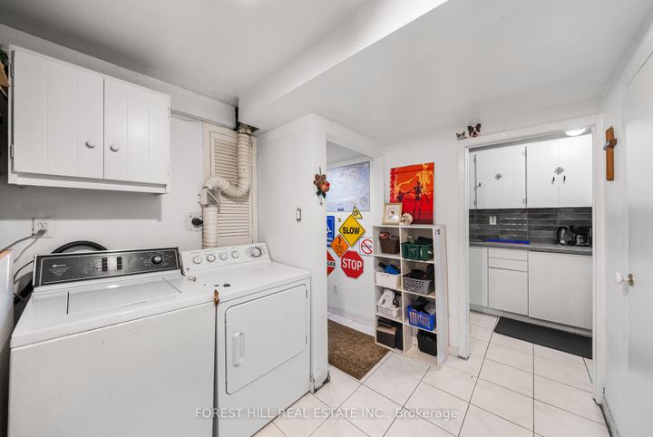 Photo 37 at 3 Saunders Lane, Willowbrook, Markham