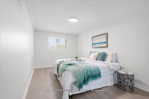Photo 18 at 121 Genesee Drive, RO River Oaks, Oakville