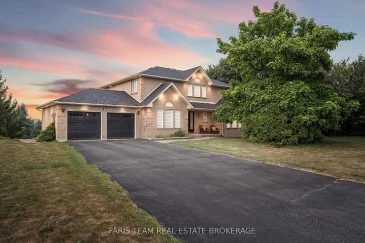 Photo 1 at 7 Golfview Boulevard, Bradford, Bradford West Gwillimbury