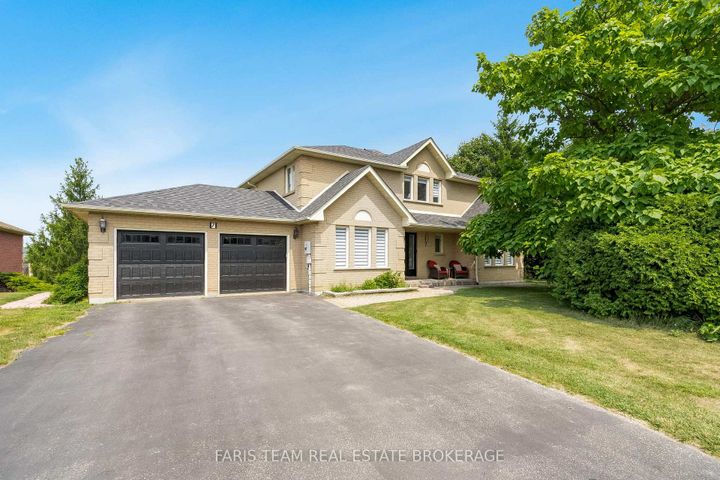 Photo 2 at 7 Golfview Boulevard, Bradford, Bradford West Gwillimbury