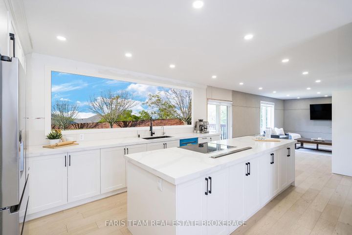Photo 6 at 7 Golfview Boulevard, Bradford, Bradford West Gwillimbury
