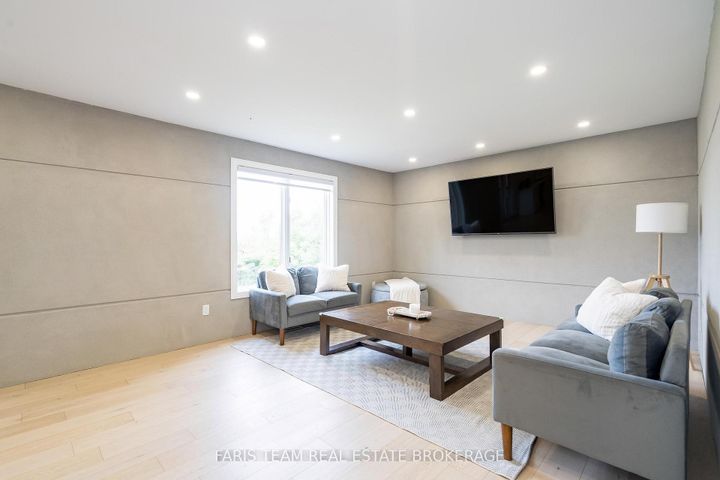 Photo 8 at 7 Golfview Boulevard, Bradford, Bradford West Gwillimbury