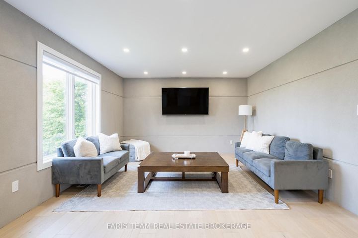 Photo 9 at 7 Golfview Boulevard, Bradford, Bradford West Gwillimbury
