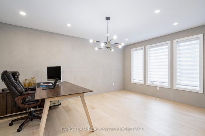 Photo 10 at 7 Golfview Boulevard, Bradford, Bradford West Gwillimbury