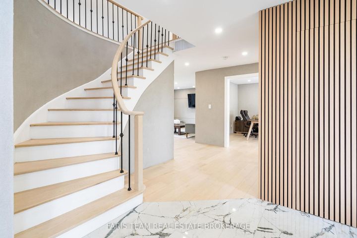 Photo 13 at 7 Golfview Boulevard, Bradford, Bradford West Gwillimbury