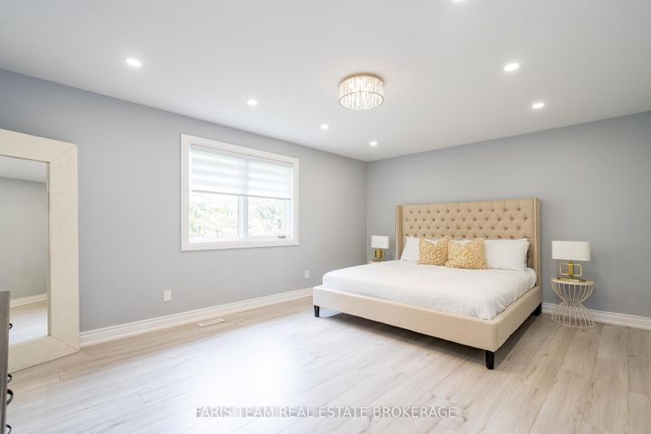 Photo 14 at 7 Golfview Boulevard, Bradford, Bradford West Gwillimbury