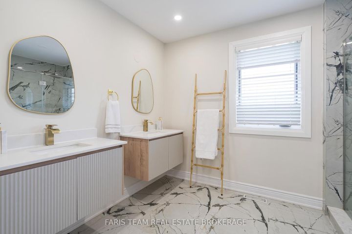 Photo 17 at 7 Golfview Boulevard, Bradford, Bradford West Gwillimbury