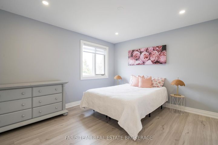 Photo 19 at 7 Golfview Boulevard, Bradford, Bradford West Gwillimbury