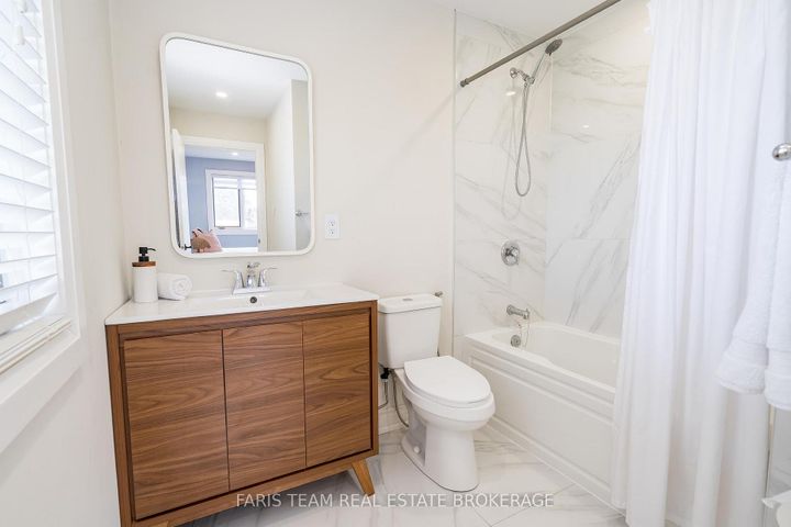 Photo 21 at 7 Golfview Boulevard, Bradford, Bradford West Gwillimbury