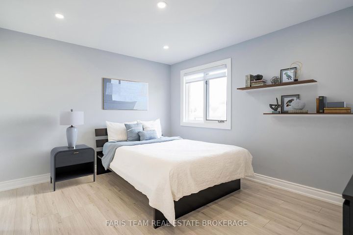 Photo 22 at 7 Golfview Boulevard, Bradford, Bradford West Gwillimbury