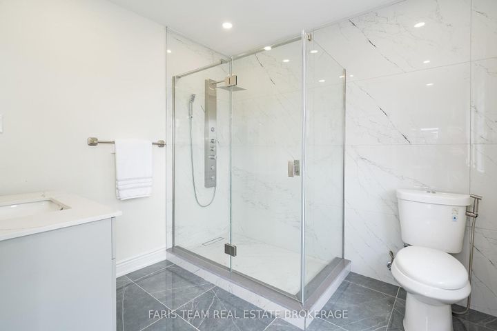 Photo 23 at 7 Golfview Boulevard, Bradford, Bradford West Gwillimbury