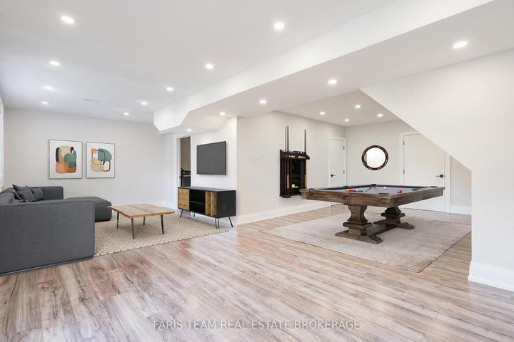 Photo 24 at 7 Golfview Boulevard, Bradford, Bradford West Gwillimbury