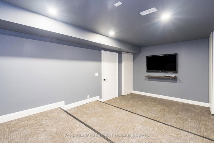 Photo 27 at 7 Golfview Boulevard, Bradford, Bradford West Gwillimbury