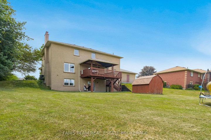 Photo 34 at 7 Golfview Boulevard, Bradford, Bradford West Gwillimbury