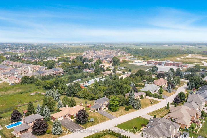 Photo 38 at 7 Golfview Boulevard, Bradford, Bradford West Gwillimbury