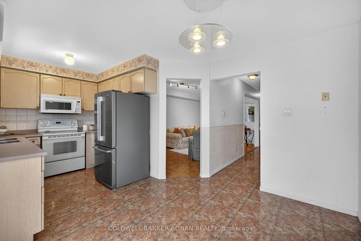 Photo 15 at 97 Parktree Drive, Maple, Vaughan
