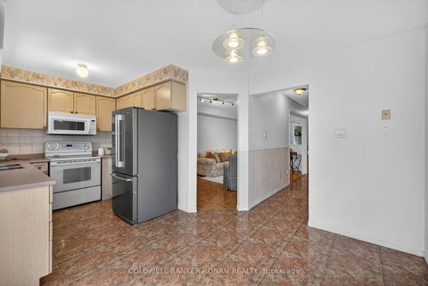 Photo 15 at 97 Parktree Drive, Maple, Vaughan