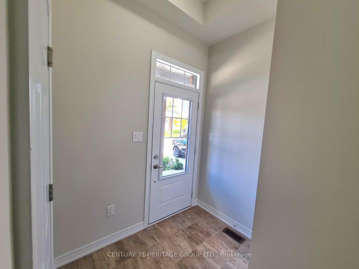 Photo 2 at 6 Snowberry Lane, Vincent, Hamilton