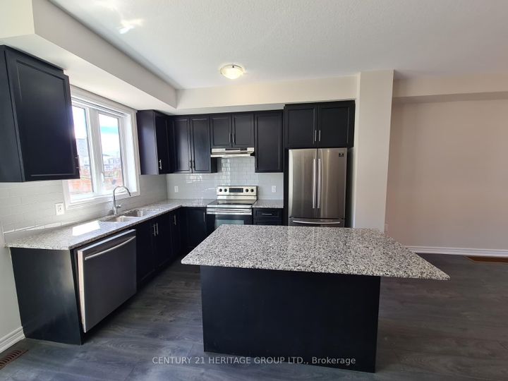 Photo 4 at 6 Snowberry Lane, Vincent, Hamilton