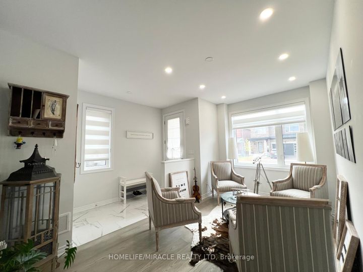 Photo 4 at 1017 Lockie Drive, Kedron, Oshawa