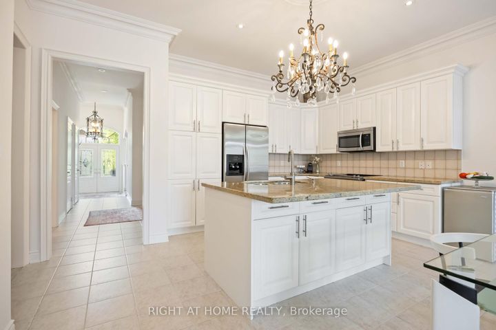 Photo 8 at 6 Sachet Drive, Oak Ridges Lake Wilcox, Richmond Hill