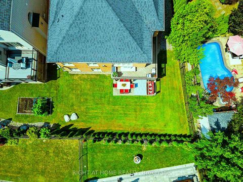 Photo 1 at 6 Sachet Drive, Oak Ridges Lake Wilcox, Richmond Hill