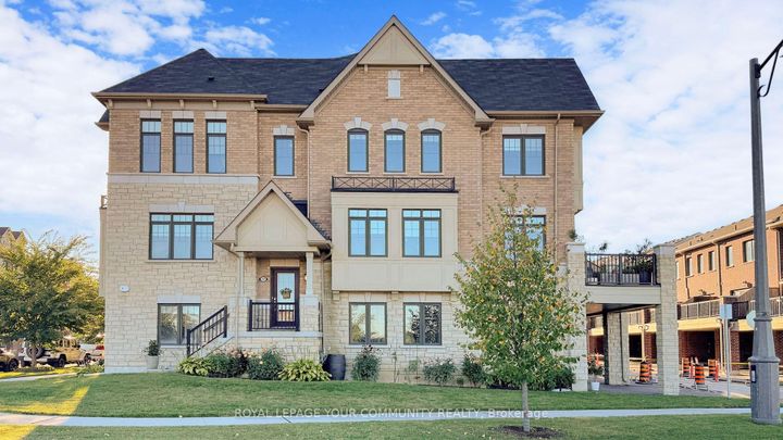 Photo 3 at 32 Delft Drive, Victoria Square, Markham