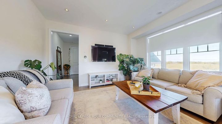 Photo 6 at 32 Delft Drive, Victoria Square, Markham