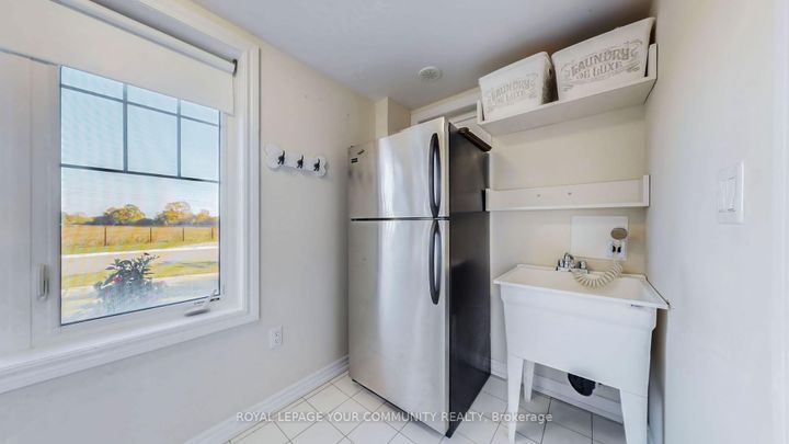 Photo 13 at 32 Delft Drive, Victoria Square, Markham
