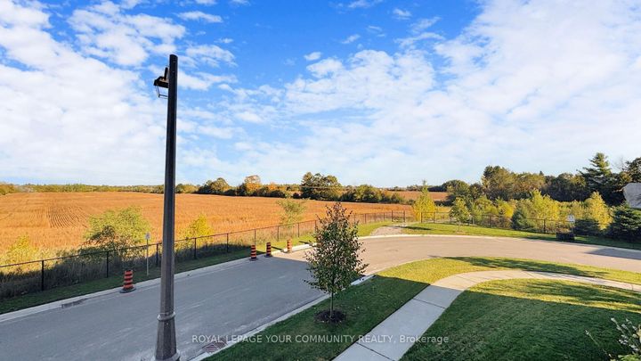 Photo 33 at 32 Delft Drive, Victoria Square, Markham
