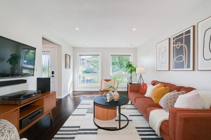 Photo 2 at 520 Muirfield Street, Donevan, Oshawa
