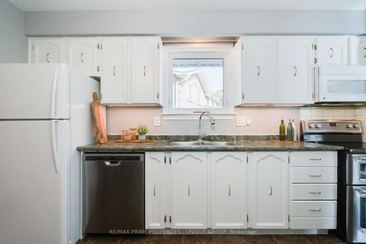 Photo 11 at 520 Muirfield Street, Donevan, Oshawa