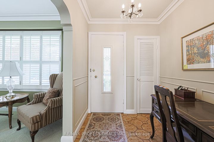 Photo 3 at 55 Old Burnhamthorpe Road, Markland Wood, Toronto