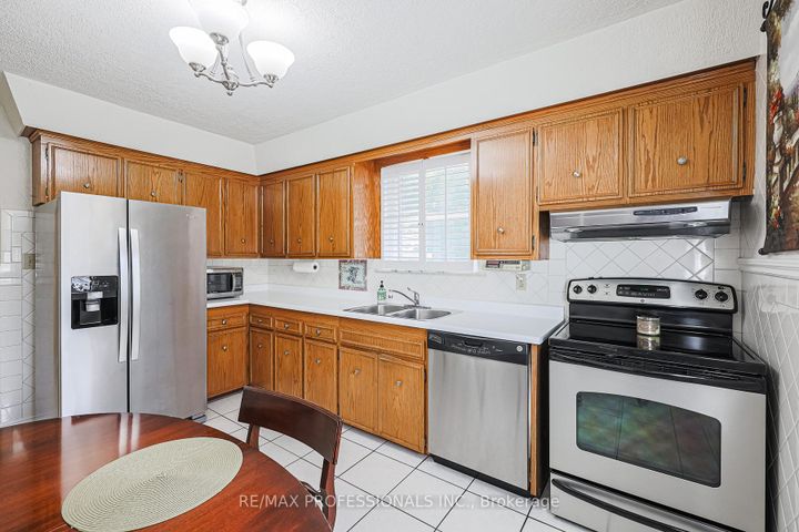 Photo 12 at 55 Old Burnhamthorpe Road, Markland Wood, Toronto