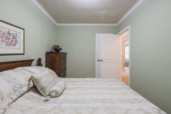 Photo 27 at 55 Old Burnhamthorpe Road, Markland Wood, Toronto